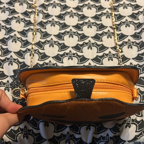 Small Thrifted Pumpkin Purse - Picture 2 of 3
